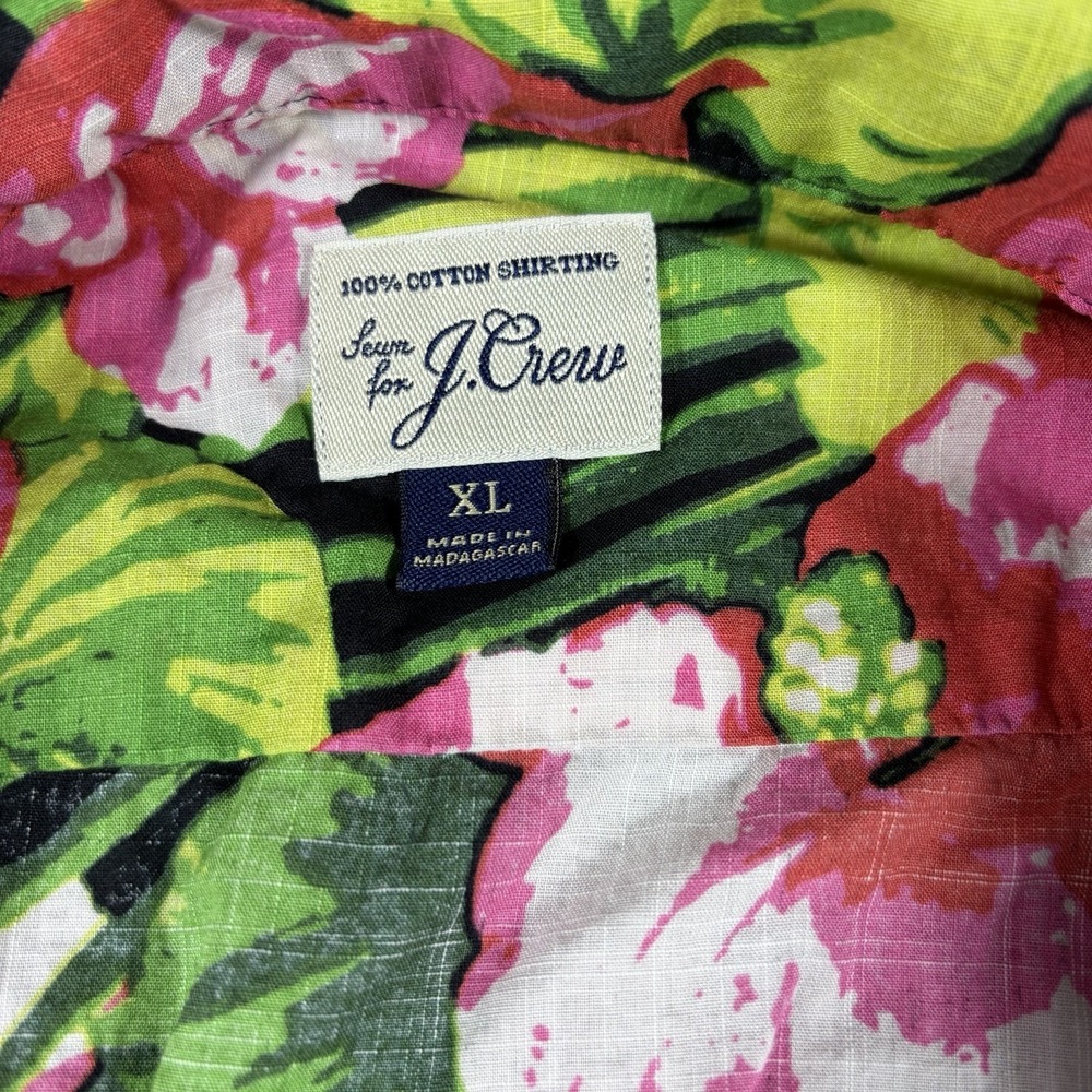 J. Crew Men's XL 100%Cotton Hawaiian Floral Hibiscus Buttoned Short-Sleeve Shirt - Picture 3 of 6